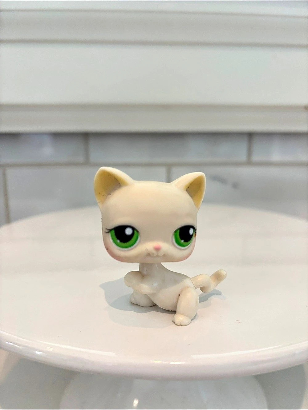 Hasbro Littlest Pet Shop #98 White Cat